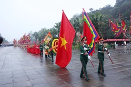 Đoàn dâng hương khởi hành lên núi Nghĩa Lĩnh trong Lễ Giỗ Tổ Hùng Vương năm 2025. (Ảnh: Quốc Khánh/TTXVN)