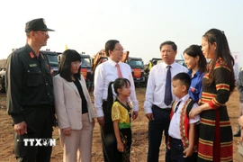 Phó Thủ tướng Hồ Quốc Dũng dự Lễ khởi công trường phổ thông liên cấp tại tỉnh Đắk Lắk. (Ảnh: Nguyên Dung/TTXVN)