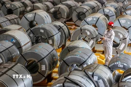Nhôm được sản xuất tại nhà máy ở Vũ Hán, tỉnh Hồ Bắc, Trung Quốc. (Ảnh: AFP/ TTXVN)