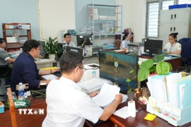 Thành phố Hồ Chí Minh cũng điều động nhân sự từ khối Đảng, Mặt trận Tổ quốc sang làm chuyên môn tại Ủy ban nhân dân cấp xã và ngược lại để tối ưu nguồn lực. (Ảnh: Hữu Duyên/TTXVN)