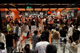 Mua sắm tại Pang Dong Lai. (Ảnh: thinkchina)