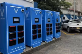TP Hồ Chí Minh đề xuất lắp 20.000 tủ đổi pin cho xe máy điện trên vỉa hè