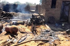 Một ngôi nhà bị hư hại sau vụ tấn công bằng pháo kích tại El Fasher, bang Bắc Darfur, Sudan. (Ảnh: THX/TTXVN)