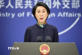 Người phát ngôn Bộ Ngoại giao Trung Quốc Mao Ninh phát biểu trong một cuộc họp báo tại Bắc Kinh. (Ảnh: Kyodo/TTXVN)