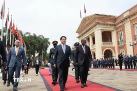 Tổng thống Angola João Manuel Gonçalves Lourenço và Phu nhân chủ trì Lễ đón Chủ tịch nước Lương Cường và Phu nhân. (Ảnh: Lâm Khánh/TTXVN)