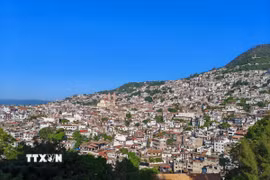 Toàn cảnh thành phố Taxco, bang Guerrero - được mệnh danh là “thủ đô bạc” của Mexico nhìn từ trên cao. (Ảnh: Phương Lan/TTXVN)