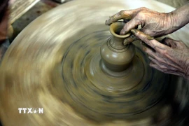 Sản phẩm được sáng tạo từ đôi bàn tay khéo léo. (Ảnh: Thanh Hà/TTXVN)