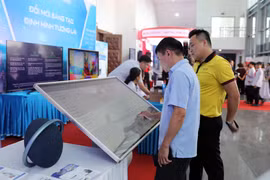 Ninh Bình phát động phong trào “Bình dân học vụ số”. (Ảnh: Nguyễn Chinh/TTXVN)