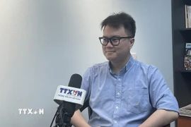 Chuyên gia Enzo Sim Hong Chun trả lời phỏng vấn phóng viên TTXVN. (Ảnh: Thành Trung/TTXVN)