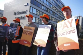 Cuộc đình công kéo dài 5 ngày để yêu cầu tăng lương. (Ảnh: AP)