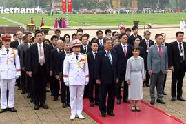 Thủ tướng Nhật Bản Ishiba Shigeru vào Lăng viếng Chủ tịch Hồ Chí Minh