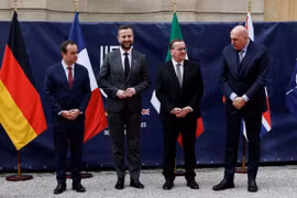 Các bộ trưởng quốc phòng tại Paris. (Ảnh: Reuters)