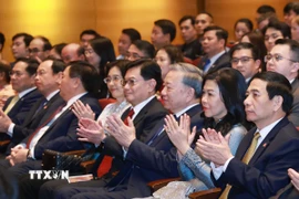 Tổng Bí thư Tô Lâm và Phu nhân; Phó Thủ tướng Singapore Heng Swee Keat và Phu nhân và các đại biểu dự hòa nhạc. (Ảnh: Thống Nhất/TTXVN)