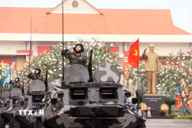 Chương trình duyệt đội hình, đội ngũ lực lượng vũ trang Thành phố Hồ Chí Minh. (Ảnh: Xuân Khu/TTXVN)