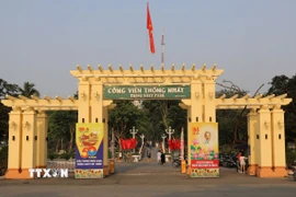 Cổng vào công viên công viên Thống Nhất (mặt đường Lê Duẩn). (Ảnh: Quốc Lũy/TTXVN)