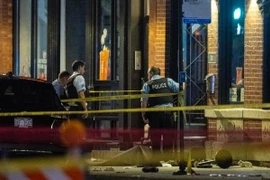 Bên ngoài nhà hàng nơi xảy ra vụ việc. (Ảnh: AP)