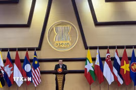 Tổng Thư ký ASEAN Kao Kim Hourn thông báo kết quả Hội nghị Cấp cao ASEAN lần thứ 46. (Ảnh: Đỗ Quyên/TTXVN)