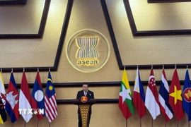 Tổng Thư ký ASEAN Kao Kim Hourn thông báo kết quả Hội nghị Cấp cao ASEAN lần thứ 46. (Ảnh: Đỗ Quyên/TTXVN)