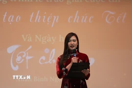 Bà Đào Thị Hương, Chủ tịch Hội Việt ngữ tại Nhật Bản phát biểu tại sự kiện. (Ảnh: Phạm Tuân/TTXVN)