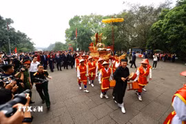 Nghi lễ rước kiệu về Đền Hùng trong dịp Giỗ Tổ Hùng Vương - Lễ hội Đền Hùng là nghi lễ truyền thống được các xã vùng ven di tích duy trì, bảo tồn hàng ngàn năm nay. (Ảnh: Tạ Toàn/TTXVN)