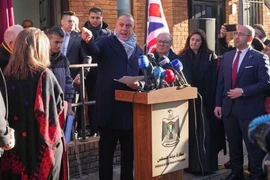 Đại sứ Palestine tại Anh Husam Zomlot. (Ảnh: AP)