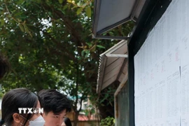 Thí sinh Hà Nội làm thủ tục dự thi vào lớp 10 năm học 2025-2026