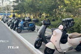 Việc chuyển đổi sang sử dụng xe đạp điện và xe máy điện tại các thành phố tại Trung Quốc hiện rất phổ biến. (Ảnh: Công Tuyên/TTXVN)