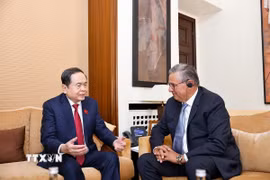 Chủ tịch Quốc hội Trần Thanh Mẫn hội kiến Thủ tướng Maroc Aziz Akhannouch. (Ảnh: Doãn Tấn/TTXVN)
