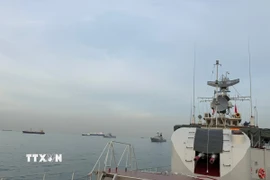 Tàu 09 thuộc Lữ đoàn 171 của Hải quân nhân dân Việt Nam tại vùng biển Indonesia cùng tàu của Hải quân các nước tham gia Diễn tập AUMX-2. (Ảnh: Đỗ Quyên/TTXVN)