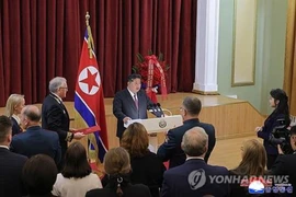 Nhà lãnh đạo Triều Tiên Kim Jong-un và con gái đã đến thăm Đại sứ quán Nga tại Bình Nhưỡng. (Ảnh: Yonhap)