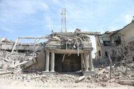 Những tòa nhà bị phá hủy sau các cuộc tập kích tại Tehran, Iran ngày 4/3/2026. (Ảnh: THX/TTXVN)