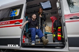 Các quân nhân Ukraine về tới Chernihiv trong đợt trao đổi tù binh lần thứ hai giữa Nga và Ukraine ngày 10/6/2025. (Ảnh: AA/TTXVN)