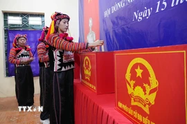 Xã Sín Thầu, tỉnh Điện Biên nằm giữa núi rừng trùng điệp của vùng đất nơi cực Tây của Tổ quốc, nổi tiếng với cột mốc ba cạnh thiêng liêng. Từ sớm ngày 15/3/2026, đồng bào các dân tộc Hà Nhì, Mông, Thái, Kinh… trong trang phục truyền thống đã nô nức đến các điểm bỏ phiếu để thực hiện quyền và nghĩa vụ công dân. (Ảnh: Trung Kiên/TTXVN)