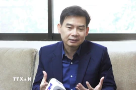 Tiến sỹ Chheang Vannarith, Phó Tổng thư ký kiêm Trưởng nhóm cố vấn của Quốc hội Campuchia, đồng thời là chuyên gia phân tích chính trị - trả lời phỏng vấn TTXVN. (Ảnh: Hoàng Minh/TTXVN)