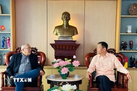 Đại sứ Vũ Trung Mỹ tiếp Chủ nhiệm Ủy ban Đối ngoại Quốc hội, Chủ tịch Nhóm Nghị sỹ hữu nghị Venezuela-Việt Nam Saúl Ortega. (Ảnh: Đại sứ quán Việt Nam tại Venezuela cung cấp)