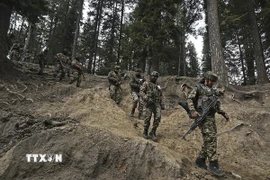 Binh sỹ Ấn Độ tuần tra ở Baisaran. (Ảnh: Getty Images/TTXVN)