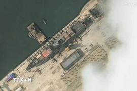 Con tàu này được cho là có quy mô tương đương với tàu khu trục lớp Choe Hyon 5.000 tấn mà Triều Tiên mới công bố tháng trước. (Ảnh: Reuters/TTXVN)