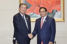 Thủ tướng Phạm Minh Chính gặp Thủ tướng Nhật Bản Ishiba Shigeru nhân chuyến tham dự Hội nghị Cấp cao ASEAN lần thứ 44, 45 và các hội nghị cấp cao liên quan tại Vientiane (Lào), sáng 11/10/2024. (Ảnh: Dương Giang/TTXVN )