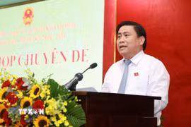 Ông Lâm Đông, Phó Bí thư Tỉnh ủy, Chủ tịch Hội đồng Nhân dân tỉnh Khánh Hòa, phát biểu. (Ảnh: Xuân Triệu/TTXVN)