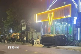 Hiện trường xảy ra vụ va chạm khiến 3 người bị thương. (Ảnh: TTXVN phát)