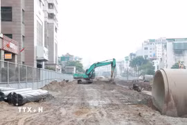 Tiến độ giải phóng mặt bằng tuyến đường Vành đai 2.5 Hà Nội qua phường Cầu Giấy dài 1.130m, đang được tập trung hoàn tất giải phóng mặt bằng để phục vụ thi công. (Ảnh: TTXVN phát)