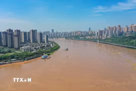 Sông Dương Tử đoạn qua thành phố Trùng Khánh, Trung Quốc. (Ảnh: THX/TTXVN)