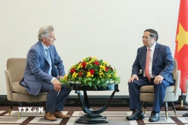 Thủ tướng Phạm Minh Chính tiếp Bí thư toàn quốc Đảng Cộng sản Pháp Fabien Roussel. (Ảnh: Dương Giang/TTXVN)