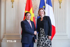 Thủ tướng Phạm Minh Chính hội kiến Chủ tịch Quốc hội Pháp Yael Braun-Pivet. (Ảnh: Dương Giang/TTXVN)