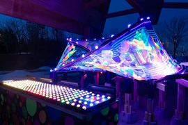 Triển lãm "Nghệ thuật của Ánh sáng" diễn ra tại Toronto, Canada từ ngày 16/2 đến 27/3/2026, trưng bày các tác phẩm nghệ thuật lung linh sắc màu với chủ đề “Nhịp điệu của Ánh sáng: Chuyển động, Âm thanh và Thời gian”. (Ảnh: THX/TTXVN)