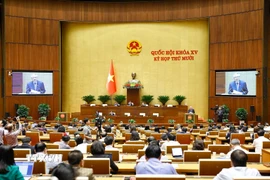 Phó Thủ tướng Thường trực Chính phủ Nguyễn Hòa Bình trình bày Tờ trình về 03 dự án: Luật Thi hành tạm giữ, tạm giam và cấm đi khỏi nơi cư trú; Luật Thi hành án hình sự (sửa đổi); Luật sửa đổi, bổ sung một số điều của Luật Lý lịch tư pháp. (Ảnh: Doãn Tấn/TTXVN)