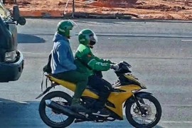 Hai đối tượng cướp ngân hàng trên đường tẩu thoát. (Ảnh: Công an tỉnh Gia Lai)