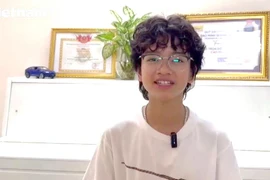 Cao Phú Quý đoạt nhiều giải thưởng ở các cuộc thi ca hát và piano trong nước và quốc tế như huy chương Vàng Piano Quốc tế. (Ảnh cắt từ clip)