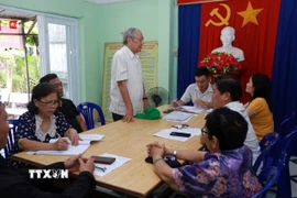 Quang cảnh một buổi thảo luận góp ý vào dự thảo văn kiện Đại hội XIV của Đảng tại Chi bộ Khu phố 1 Trần Hưng Đạo, phường Tuy Hòa, tỉnh Đắk Lắk. (Ảnh: Xuân Triệu/TTXVN)