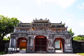 Cổng chính của Cung Diên Thọ - Đại Nội Huế, nhìn từ phía trong cung. (Ảnh: Nguyên Lý/TTXVN)